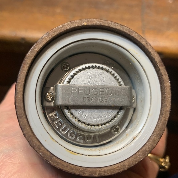 PEUGEOT PARIS VINTAGE CHOCOLATE BROWN SALT AND PEPPER MILLS - Picture 5 of 13